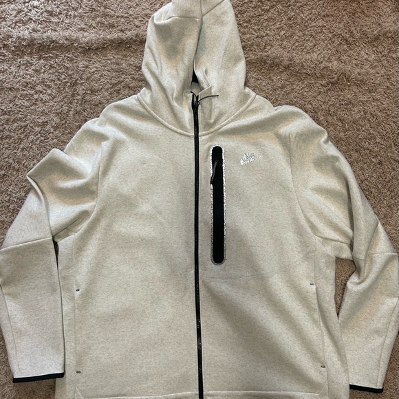 Nike Sportswear Tech Fleece Windrunner
Men's Full-Zip Hoodie - Picture 1 of 8